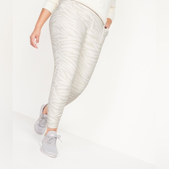 Old navy Joggers - Picture 1 of 6